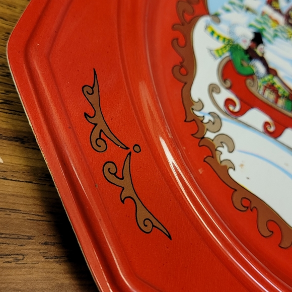 VINTAGE CHRISTMAS PLASTIC SERVING TRAY ~ 9” X 9” Winter Wonderland - Picture 3 of 8